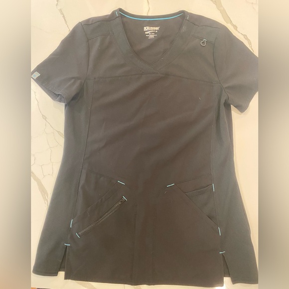 Scrubs shirt and pant set - Picture 2 of 3